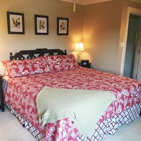 The B & B At Queenslake Midway Esterno foto