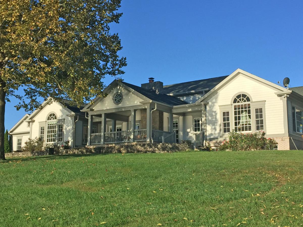 The B & B At Queenslake Midway Esterno foto